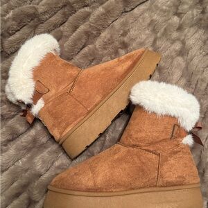 Cozy Tan Suede Ankle Boots with Faux Fur